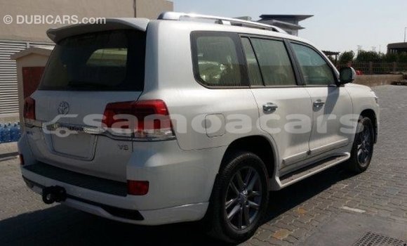 Acheter Import Voiture Toyota Land Cruiser Blanc à Import - Dubai, A'ana Acheter Import Voiture Toyota Land Cruiser Blanc à Import - Dubai, A'ana