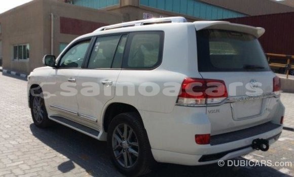 Acheter Import Voiture Toyota Land Cruiser Blanc à Import - Dubai, A'ana Acheter Import Voiture Toyota Land Cruiser Blanc à Import - Dubai, A'ana