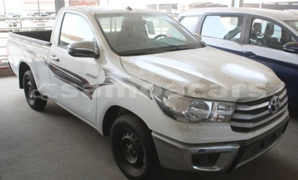 Buy Import Toyota Hilux White Car in Import - Dubai in A'ana Buy Import Toyota Hilux White Car in Import - Dubai in A'ana