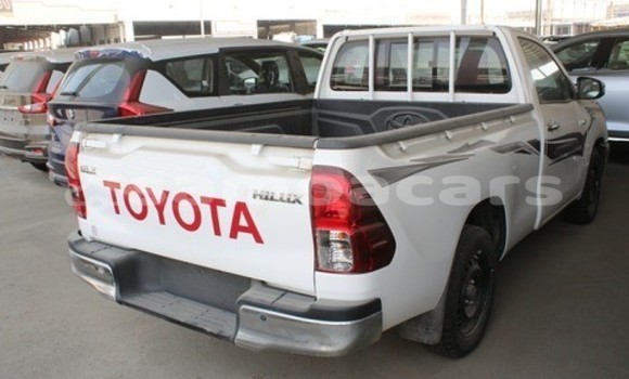 Buy Import Toyota Hilux White Car in Import - Dubai in A'ana Buy Import Toyota Hilux White Car in Import - Dubai in A'ana