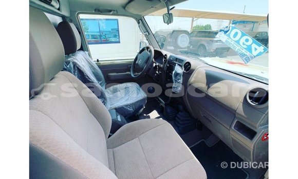 Buy Import Toyota Land Cruiser Beige Car in Import - Dubai in A'ana Buy Import Toyota Land Cruiser Beige Car in Import - Dubai in A'ana