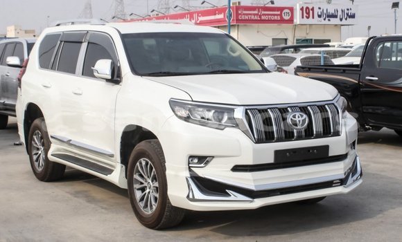 Acheter Import Voiture Toyota Prado Blanc à Import - Dubai, A'ana Acheter Import Voiture Toyota Prado Blanc à Import - Dubai, A'ana