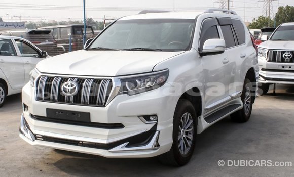 Acheter Import Voiture Toyota Prado Blanc à Import - Dubai, A'ana Acheter Import Voiture Toyota Prado Blanc à Import - Dubai, A'ana