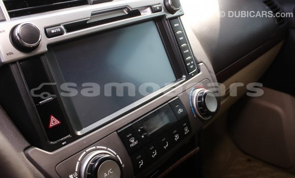 Acheter Import Voiture Toyota Prado Blanc à Import - Dubai, A'ana Acheter Import Voiture Toyota Prado Blanc à Import - Dubai, A'ana
