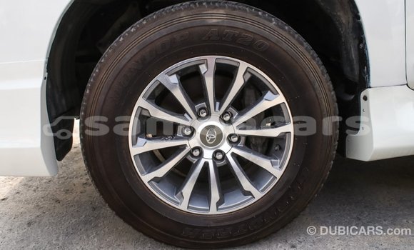 Acheter Import Voiture Toyota Prado Blanc à Import - Dubai, A'ana Acheter Import Voiture Toyota Prado Blanc à Import - Dubai, A'ana