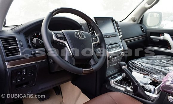 Buy Import Toyota Land Cruiser White Car in Import - Dubai in A'ana Buy Import Toyota Land Cruiser White Car in Import - Dubai in A'ana