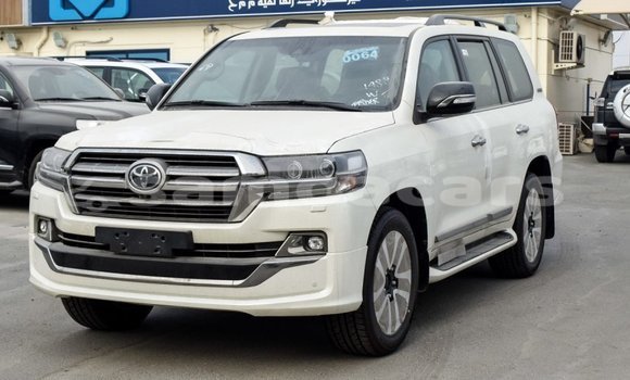 Buy Import Toyota Land Cruiser White Car in Import - Dubai in A'ana Buy Import Toyota Land Cruiser White Car in Import - Dubai in A'ana