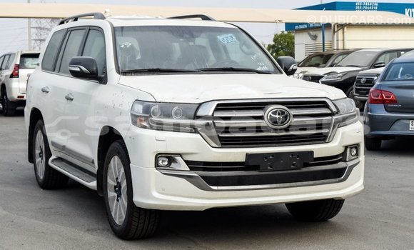 Buy Import Toyota Land Cruiser White Car in Import - Dubai in A'ana Buy Import Toyota Land Cruiser White Car in Import - Dubai in A'ana