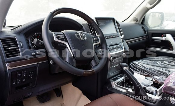 Buy Import Toyota Land Cruiser White Car in Import - Dubai in A'ana Buy Import Toyota Land Cruiser White Car in Import - Dubai in A'ana