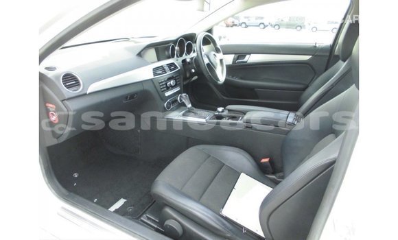 Buy Import Mercedes-Benz 190 White Car in Import - Dubai in A'ana Buy Import Mercedes-Benz 190 White Car in Import - Dubai in A'ana