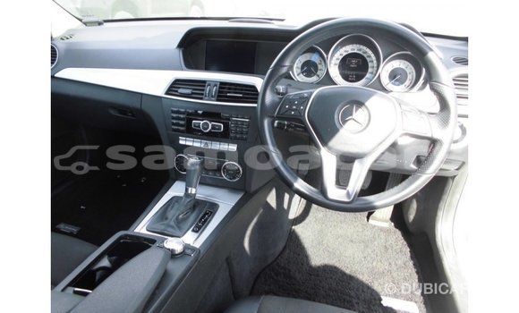 Buy Import Mercedes-Benz 190 White Car in Import - Dubai in A'ana Buy Import Mercedes-Benz 190 White Car in Import - Dubai in A'ana