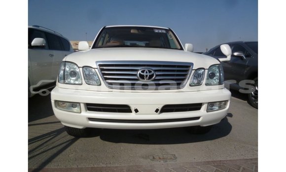 Acheter Import Voiture Toyota Land Cruiser Blanc à Import - Dubai, A'ana Acheter Import Voiture Toyota Land Cruiser Blanc à Import - Dubai, A'ana