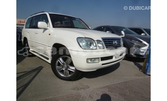 Acheter Import Voiture Toyota Land Cruiser Blanc à Import - Dubai, A'ana Acheter Import Voiture Toyota Land Cruiser Blanc à Import - Dubai, A'ana