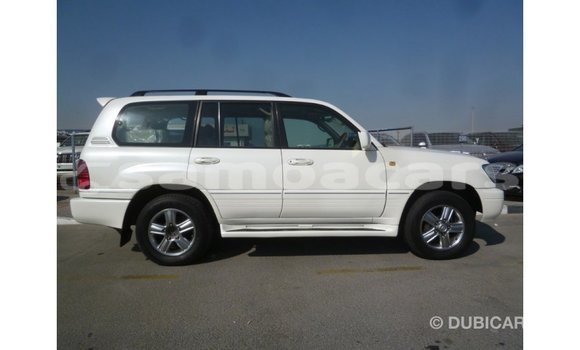 Acheter Import Voiture Toyota Land Cruiser Blanc à Import - Dubai, A'ana Acheter Import Voiture Toyota Land Cruiser Blanc à Import - Dubai, A'ana
