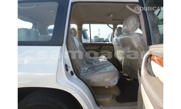 Acheter Import Voiture Toyota Land Cruiser Blanc à Import - Dubai, A'ana Acheter Import Voiture Toyota Land Cruiser Blanc à Import - Dubai, A'ana
