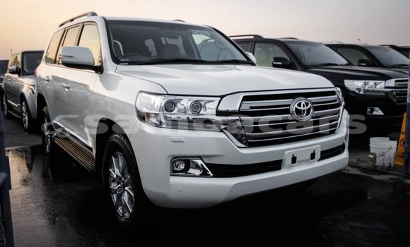 Buy Import Toyota Land Cruiser White Car in Import - Dubai in A'ana Buy Import Toyota Land Cruiser White Car in Import - Dubai in A'ana
