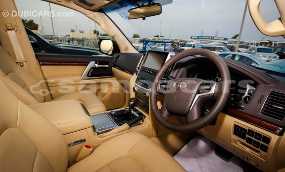Buy Import Toyota Land Cruiser White Car in Import - Dubai in A'ana Buy Import Toyota Land Cruiser White Car in Import - Dubai in A'ana