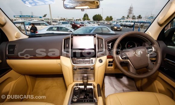 Buy Import Toyota Land Cruiser White Car in Import - Dubai in A'ana Buy Import Toyota Land Cruiser White Car in Import - Dubai in A'ana