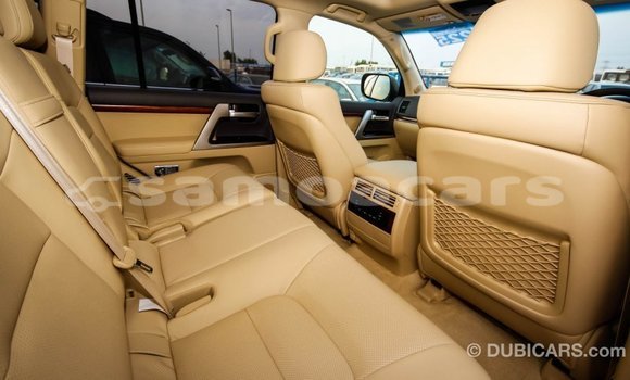 Buy Import Toyota Land Cruiser White Car in Import - Dubai in A'ana Buy Import Toyota Land Cruiser White Car in Import - Dubai in A'ana