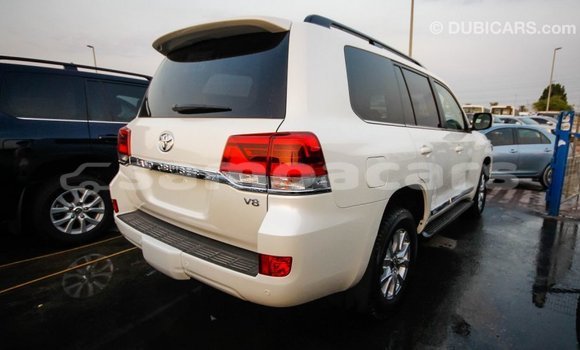 Buy Import Toyota Land Cruiser White Car in Import - Dubai in A'ana Buy Import Toyota Land Cruiser White Car in Import - Dubai in A'ana
