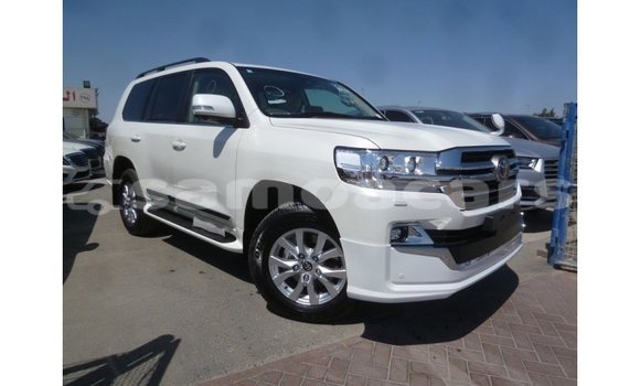 Acheter Import Voiture Toyota Land Cruiser Blanc à Import - Dubai, A'ana Acheter Import Voiture Toyota Land Cruiser Blanc à Import - Dubai, A'ana
