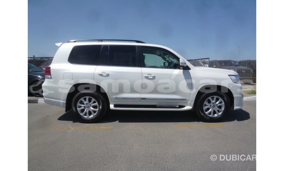 Acheter Import Voiture Toyota Land Cruiser Blanc à Import - Dubai, A'ana Acheter Import Voiture Toyota Land Cruiser Blanc à Import - Dubai, A'ana