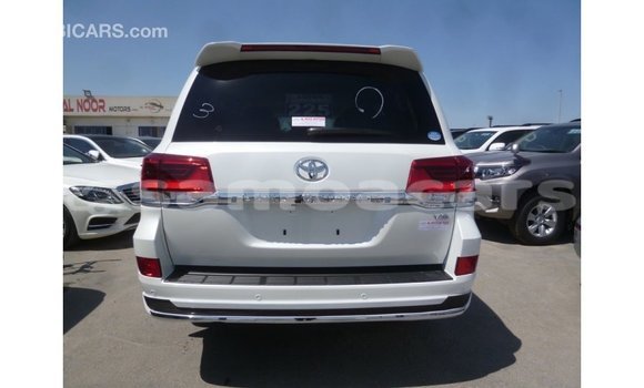 Acheter Import Voiture Toyota Land Cruiser Blanc à Import - Dubai, A'ana Acheter Import Voiture Toyota Land Cruiser Blanc à Import - Dubai, A'ana