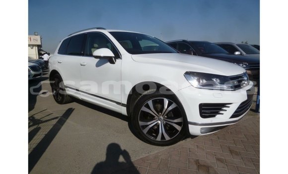 Acheter Import Voiture Volkswagen Touareg Blanc à Import - Dubai, A'ana