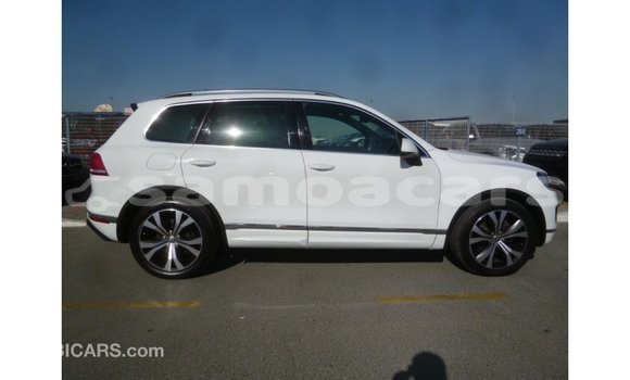 Acheter Import Voiture Volkswagen Touareg Blanc à Import - Dubai, A'ana Acheter Import Voiture Volkswagen Touareg Blanc à Import - Dubai, A'ana