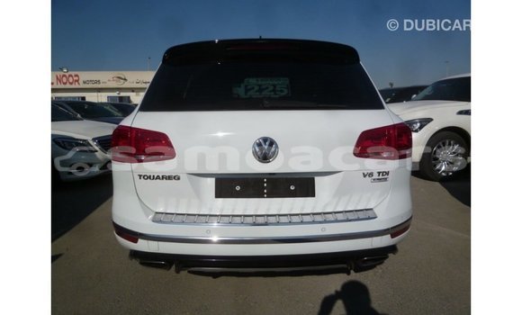 Acheter Import Voiture Volkswagen Touareg Blanc à Import - Dubai, A'ana Acheter Import Voiture Volkswagen Touareg Blanc à Import - Dubai, A'ana