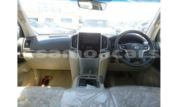 Acheter Import Voiture Toyota Land Cruiser Blanc à Import - Dubai, A'ana Acheter Import Voiture Toyota Land Cruiser Blanc à Import - Dubai, A'ana