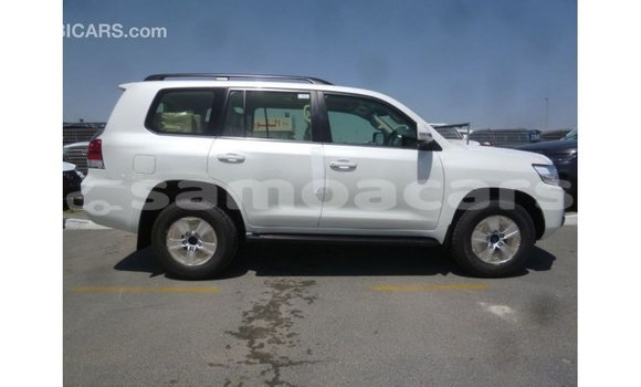 Acheter Import Voiture Toyota Land Cruiser Blanc à Import - Dubai, A'ana Acheter Import Voiture Toyota Land Cruiser Blanc à Import - Dubai, A'ana