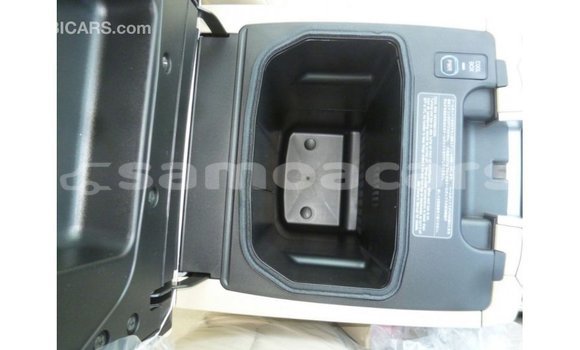 Acheter Import Voiture Toyota Land Cruiser Blanc à Import - Dubai, A'ana Acheter Import Voiture Toyota Land Cruiser Blanc à Import - Dubai, A'ana