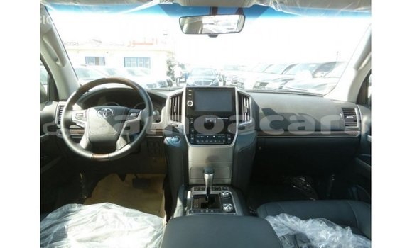 Buy Import Toyota Land Cruiser White Car in Import - Dubai in A'ana Buy Import Toyota Land Cruiser White Car in Import - Dubai in A'ana