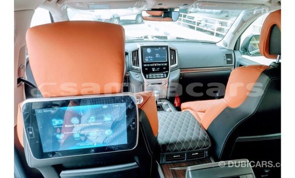 Acheter Import Voiture Toyota Land Cruiser Noir à Import - Dubai, A'ana Acheter Import Voiture Toyota Land Cruiser Noir à Import - Dubai, A'ana