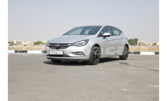 Acheter Import Voiture Opel Astra Blanc à Import - Dubai, A'ana