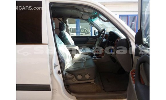 Buy Import Toyota Land Cruiser White Car in Import - Dubai in A'ana Buy Import Toyota Land Cruiser White Car in Import - Dubai in A'ana