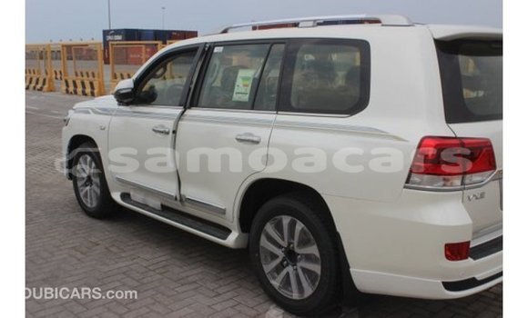 Acheter Import Voiture Toyota Land Cruiser Blanc à Import - Dubai, A'ana Acheter Import Voiture Toyota Land Cruiser Blanc à Import - Dubai, A'ana