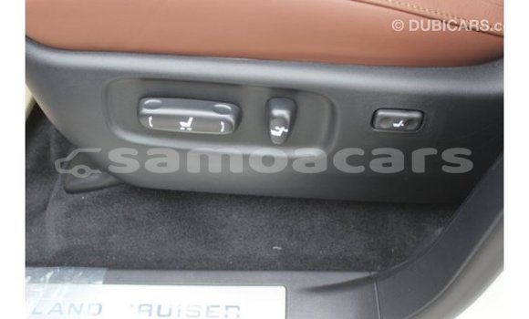 Acheter Import Voiture Toyota Land Cruiser Blanc à Import - Dubai, A'ana Acheter Import Voiture Toyota Land Cruiser Blanc à Import - Dubai, A'ana