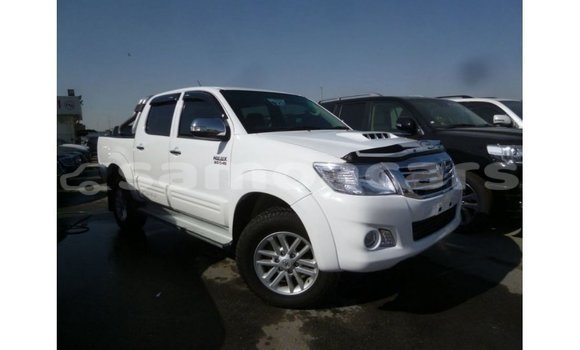 Buy Import Toyota Hilux White Car in Import - Dubai in A'ana Buy Import Toyota Hilux White Car in Import - Dubai in A'ana