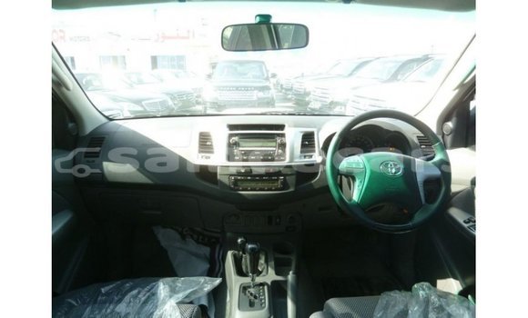 Buy Import Toyota Hilux White Car in Import - Dubai in A'ana Buy Import Toyota Hilux White Car in Import - Dubai in A'ana
