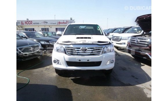 Buy Import Toyota Hilux White Car in Import - Dubai in A'ana Buy Import Toyota Hilux White Car in Import - Dubai in A'ana