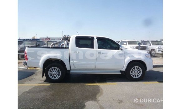 Buy Import Toyota Hilux White Car in Import - Dubai in A'ana Buy Import Toyota Hilux White Car in Import - Dubai in A'ana