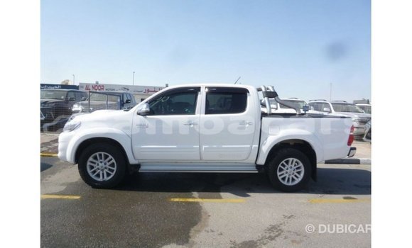 Buy Import Toyota Hilux White Car in Import - Dubai in A'ana Buy Import Toyota Hilux White Car in Import - Dubai in A'ana