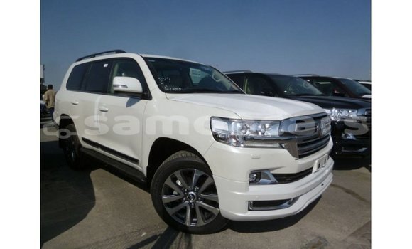 Acheter Import Voiture Toyota Land Cruiser Blanc à Import - Dubai, A'ana Acheter Import Voiture Toyota Land Cruiser Blanc à Import - Dubai, A'ana