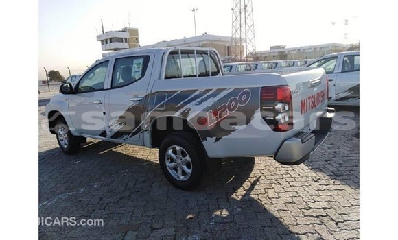 Buy Import Mitsubishi L200 White Car in Import - Dubai in A'ana Buy Import Mitsubishi L200 White Car in Import - Dubai in A'ana