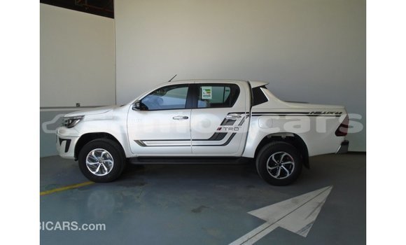 Acheter Import Voiture Toyota Hilux Blanc à Import - Dubai, A'ana Acheter Import Voiture Toyota Hilux Blanc à Import - Dubai, A'ana