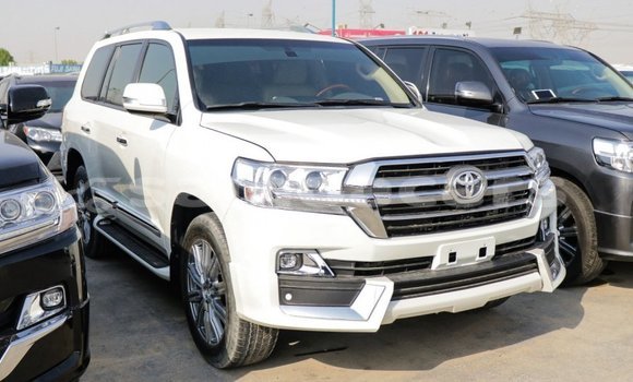 Buy Import Toyota Land Cruiser White Car in Import - Dubai in A'ana Buy Import Toyota Land Cruiser White Car in Import - Dubai in A'ana