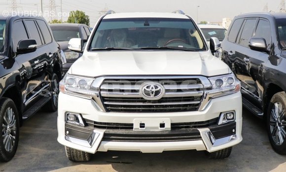 Buy Import Toyota Land Cruiser White Car in Import - Dubai in A'ana Buy Import Toyota Land Cruiser White Car in Import - Dubai in A'ana