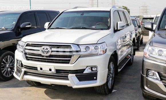 Buy Import Toyota Land Cruiser White Car in Import - Dubai in A'ana Buy Import Toyota Land Cruiser White Car in Import - Dubai in A'ana